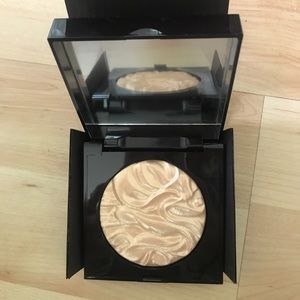 Laura Mercier Face Illuminator Powder Addiction
